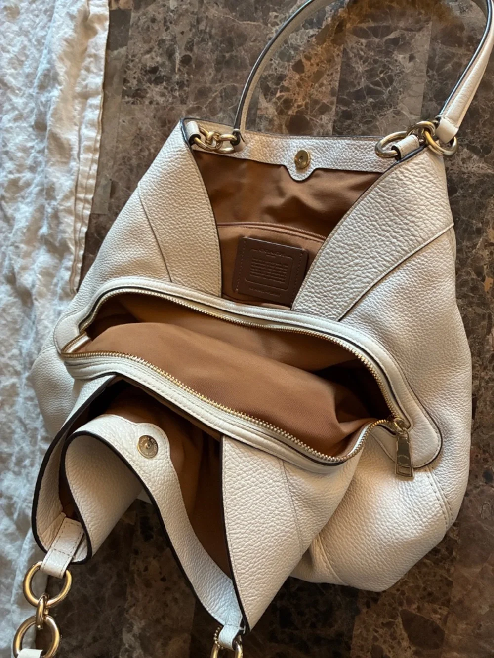 White leather Coach Lexy Shoulder Bag - Picture 4 of 11
